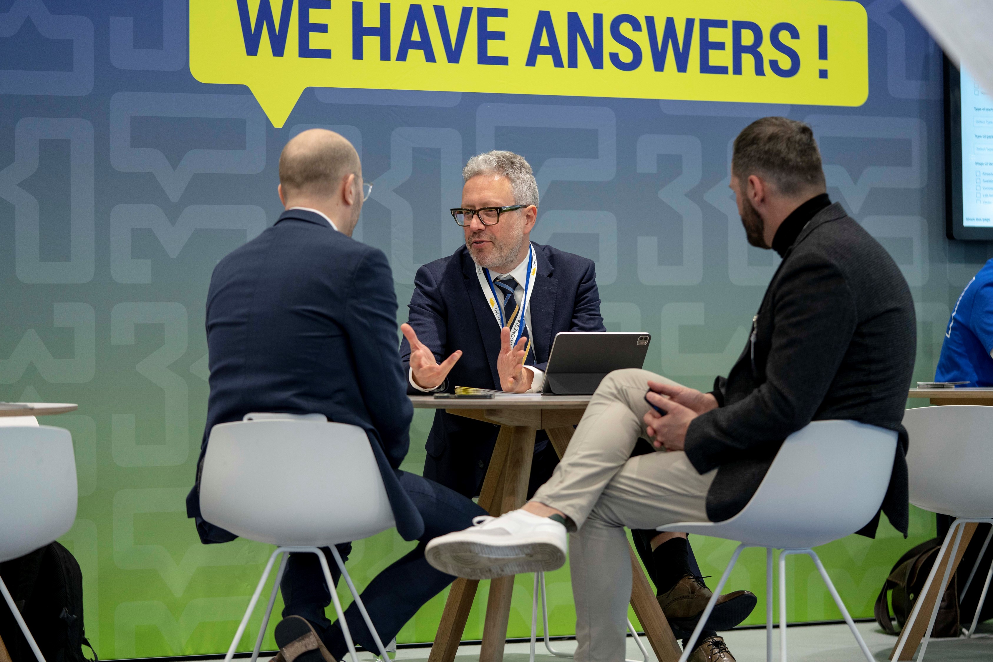 Director Kuba Boratyński in a one-to-one discussion at the table